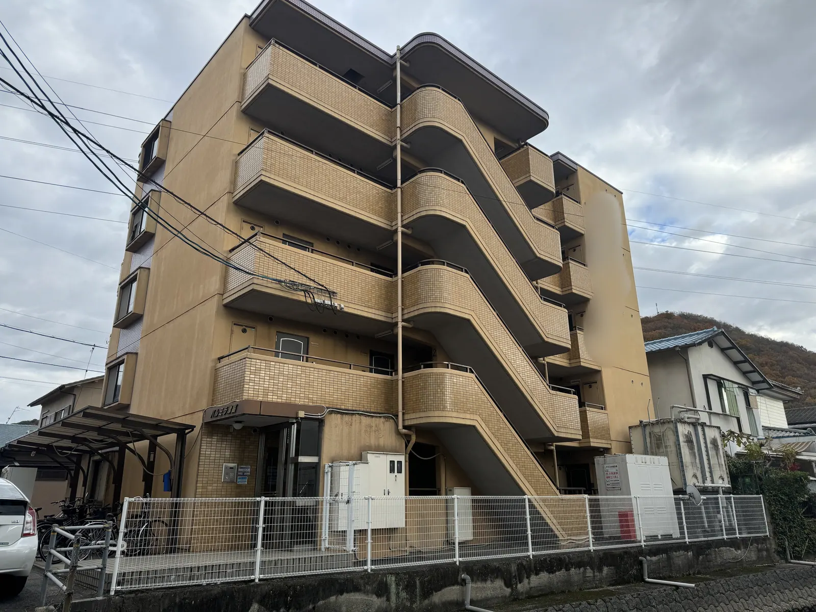 5階建マンション外壁塗装工事・その他リフレッシュ工事(岡山県岡山市) Before