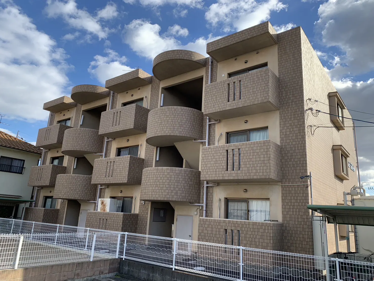 マンションオーナー様 外壁塗装工事・防水改修工事(岡山県岡山市) Before