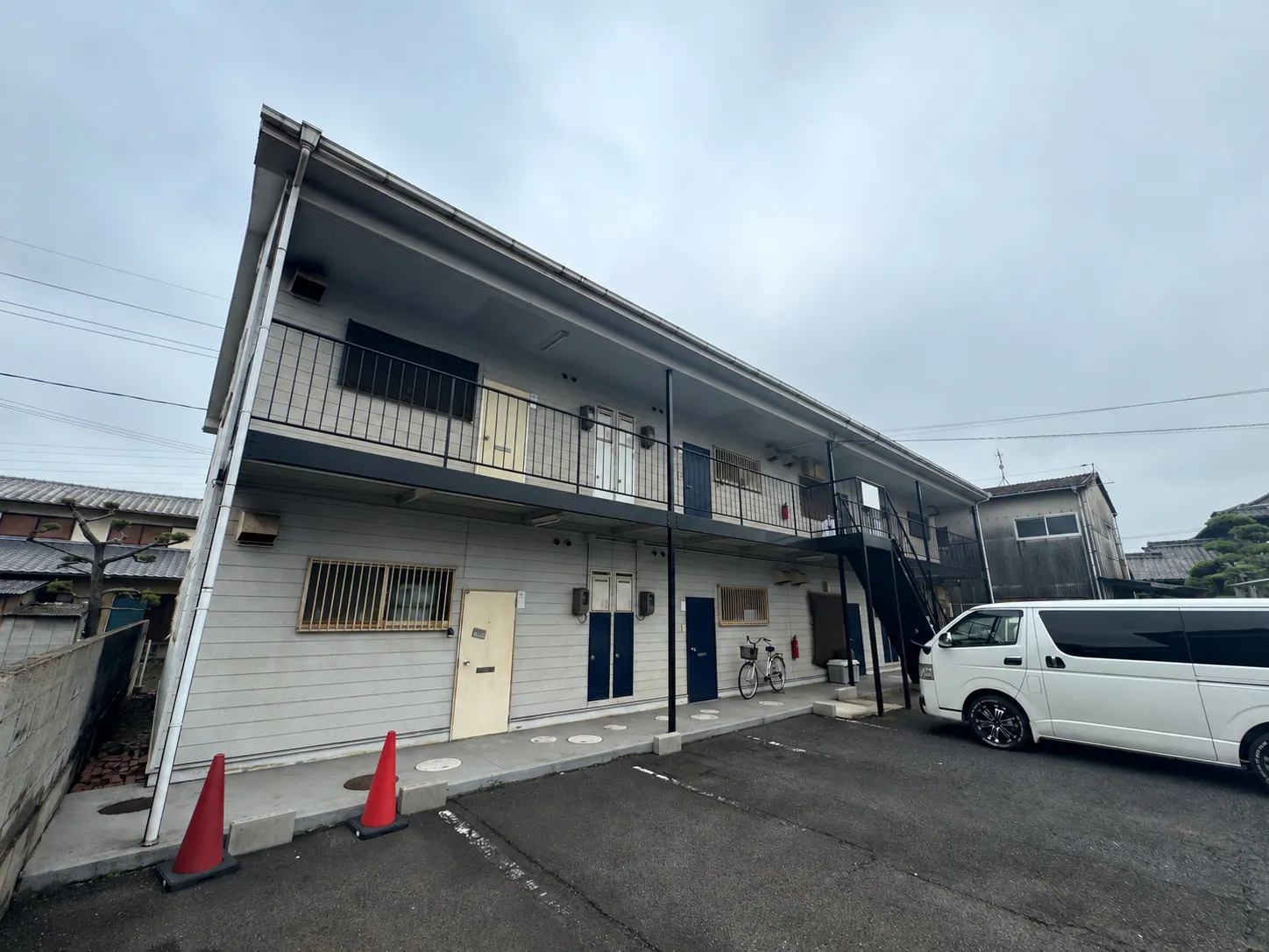 W様アパート 屋根・外壁塗装・シーリング工事(岡山県倉敷市) Before 正面左側から